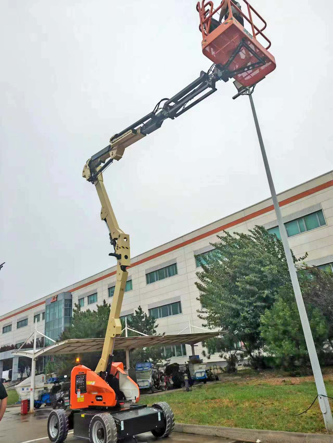 成都电动登高车租赁价格多少钱一台